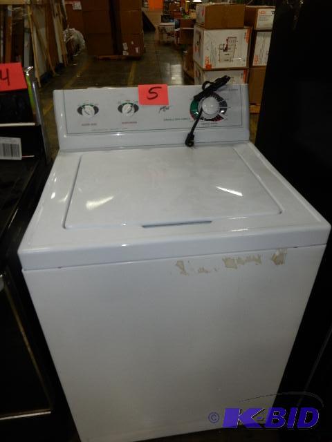 lot 5 image: Magic Chef Washer.. Does not spin.. Not sure ...
