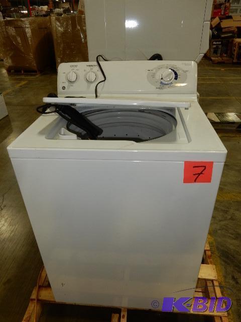lot 7 image: GE Washer. I guess it doesnt spin, so purchas...