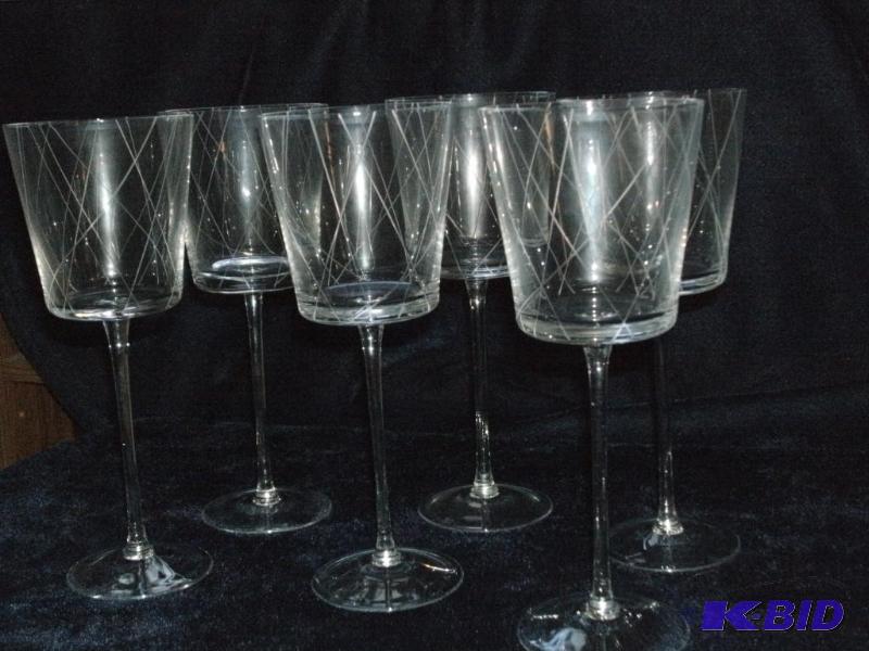 Set of 6 very delicate wine glasses. Criss cr...