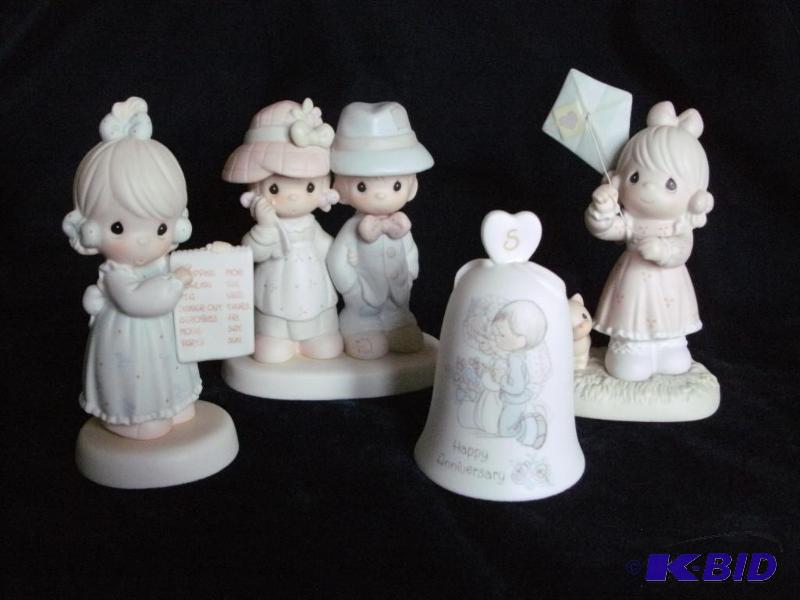 Precious Moments Collection. The little girl ...