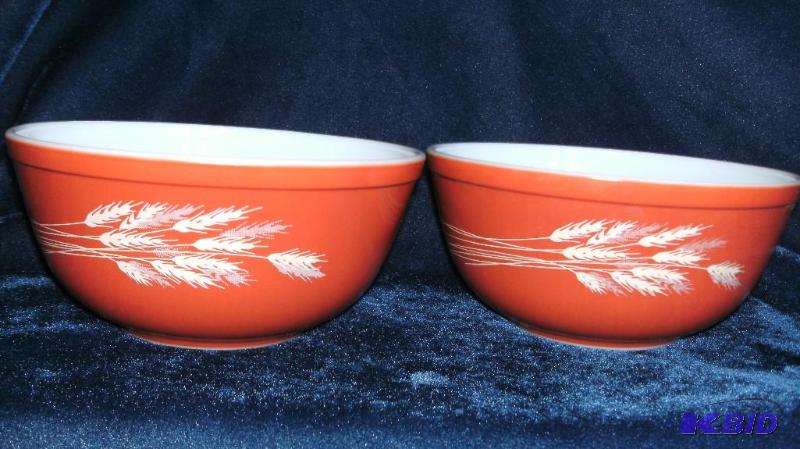 2 Wheat Pattern Pyrex bowls. 1 in excellant c...