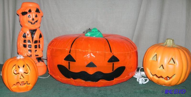 4 light up jack-o-lanterns. All work. 2 are b...
