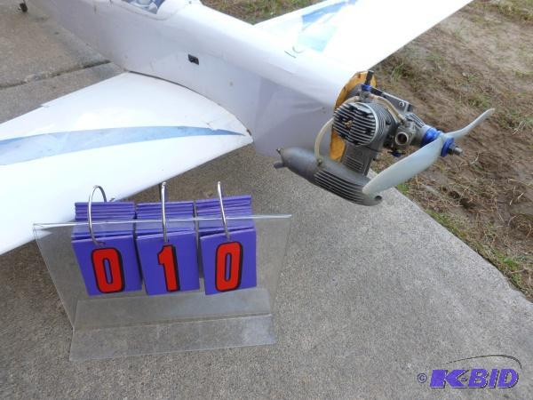 Mid size as powered air plane. Single wing de...