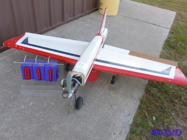 Mid size gas powered airplane. Single wing de...