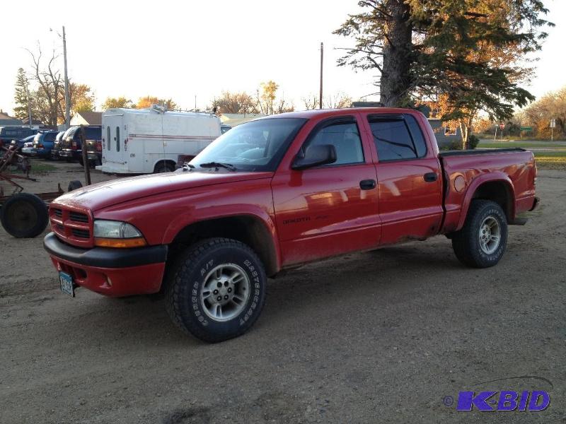 lot 4 image: 2002 Dodge Dakota Sport 4x4 Quad Cab 4 Door