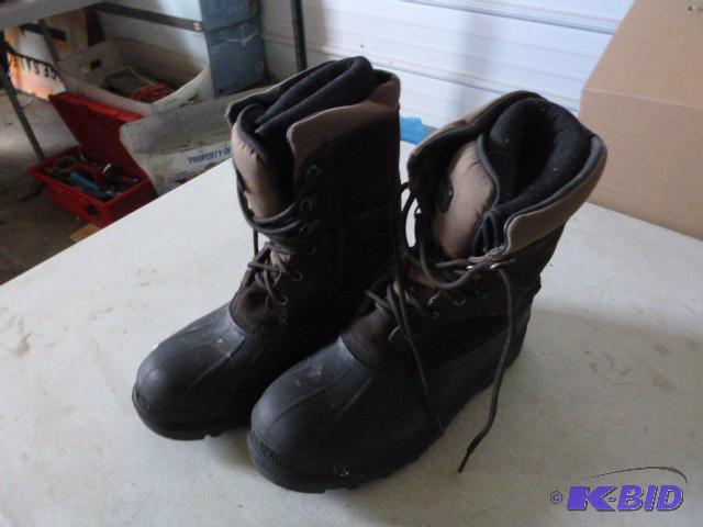 lot 10 image: Kamik Waterproof Winter Boots Size 9...