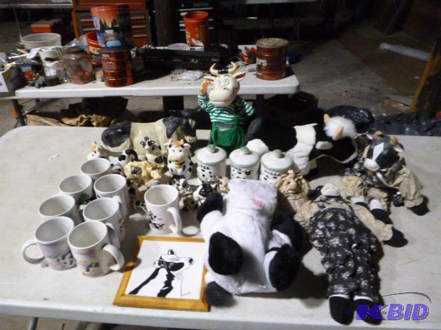 lot 105 image: Miscellaneous Cot Items Cups, salt and pepper...