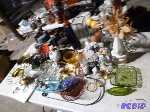 lot 108 image: Large Lot of Miscellaneous Home Decor...