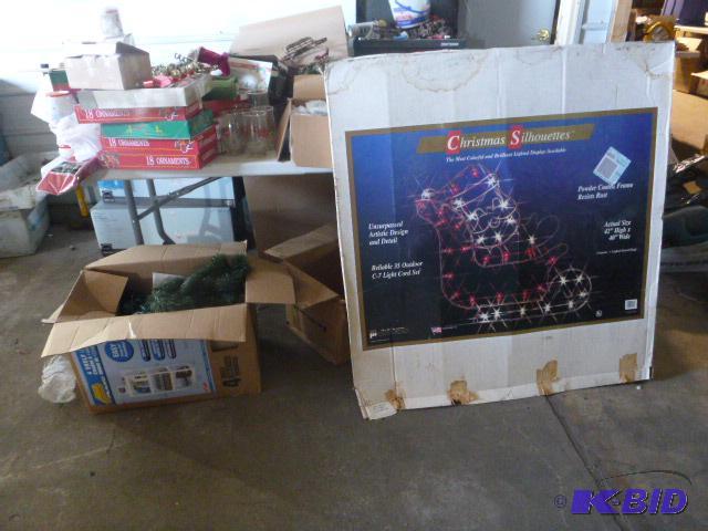 lot 120 image: Miscellaneous Christmas Items...