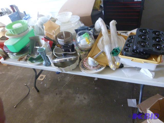 lot 131 image: Lot of Miscellaneous Kitchen Items...