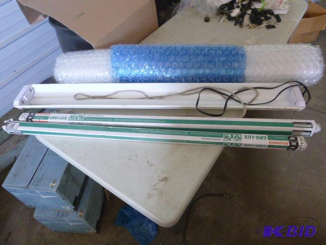 lot 151 image: 48" Fluorescent Light with Bulbs...
