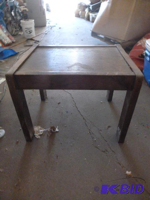 lot 178 image: End Table 22 12" x 26 12"...