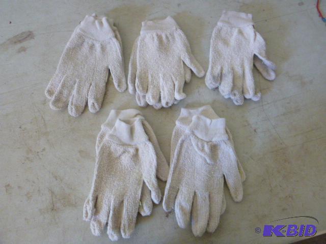 lot 206 image: Five Pair of Gloves...