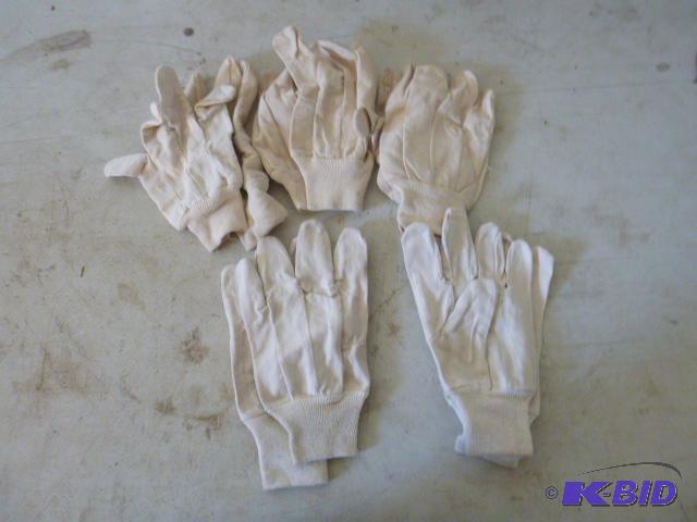lot 211 image: Five Pair of Gloves...