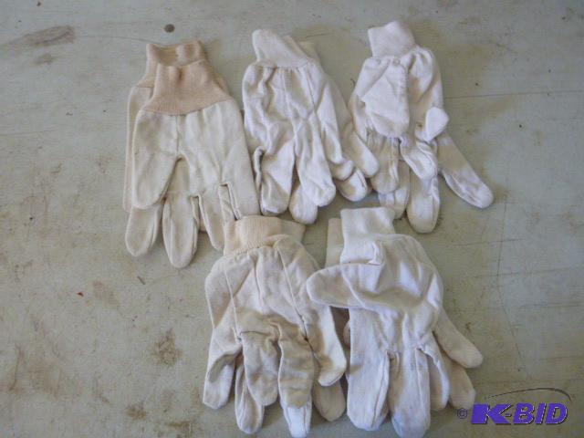 lot 217 image: Five Pair of Gloves...