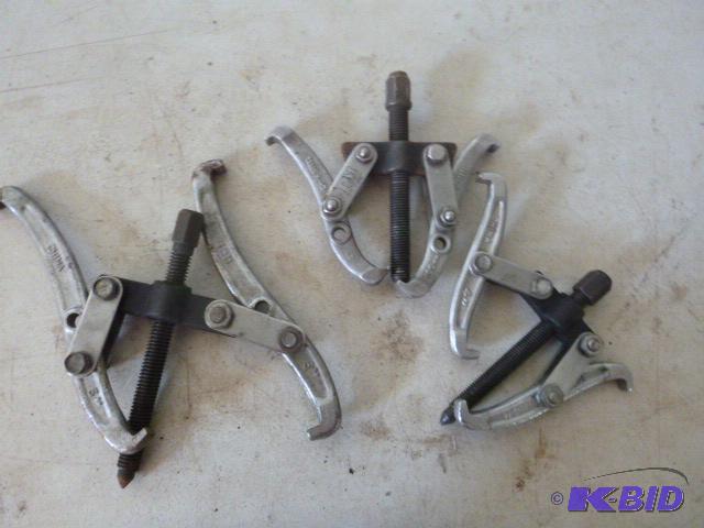 lot 224 image: Three Gear Pullers One 6" and two 4"...