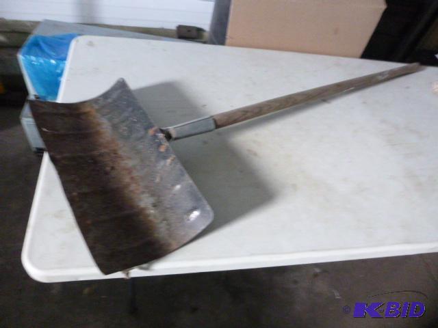 lot 66 image: Metal Snow Shovel...