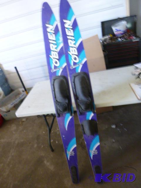 lot 78 image: OBrien Classic 68 Water Skis...