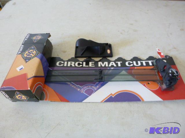 lot 8 image: Altos Circle Mat Cutter...