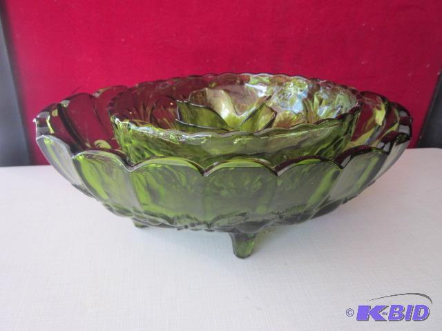 lot 112 image: Lot of vintage green glass bowls....