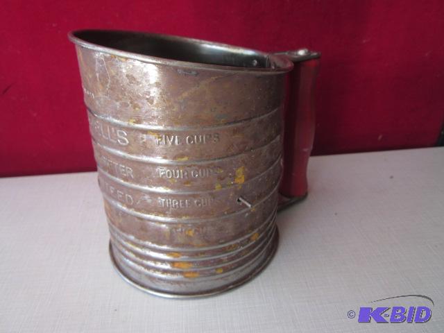 lot 119 image: Vintage Bromwells sifter. ...