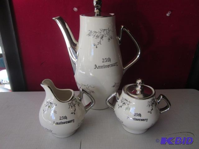 lot 121 image: 25th Anniversary serving set with no chips.&n...