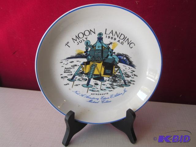 lot 124 image: Vintage First Moon Landing 1969, collectors p...
