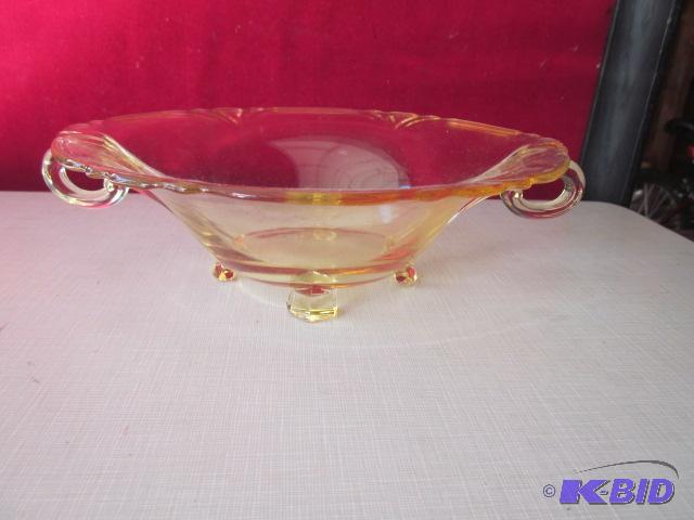 lot 129 image: Double handled 10 inch Depression glass compo...