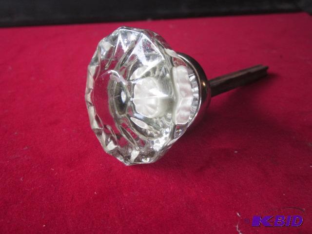 lot 13 image: Antique Glass Door Knob