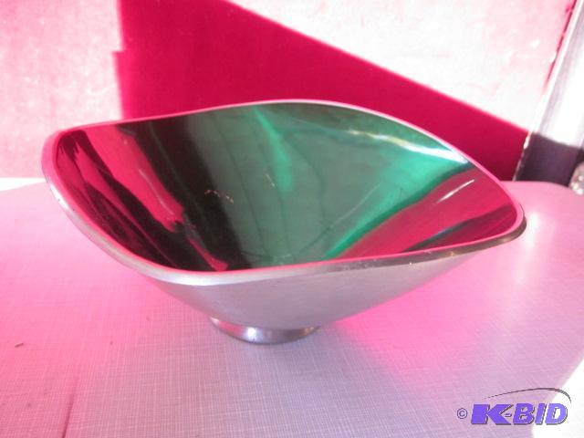 lot 135 image: Enameled pewter Norge Tinn modern bowl. ...