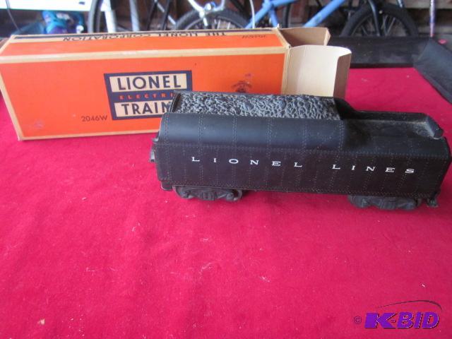 lot 18 image: Antique Lionel Train