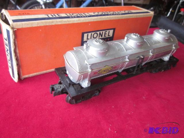 lot 19 image: Antique Lionel Train