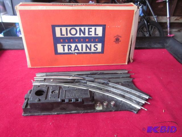 lot 23 image: Antique Lionel Train