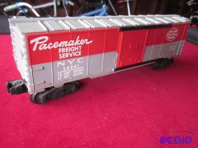 lot 26 image: Antique Lionel Train