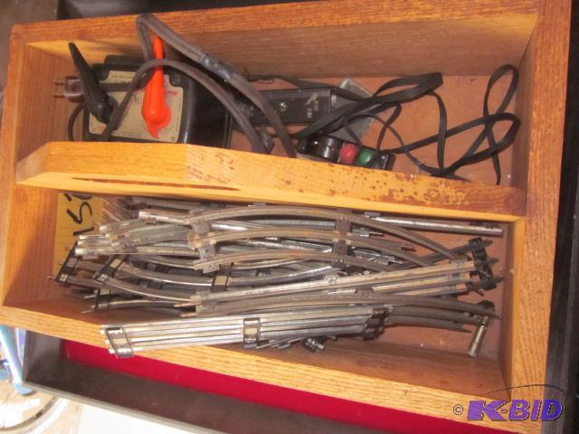 lot 27 image: Antique Lionel Train