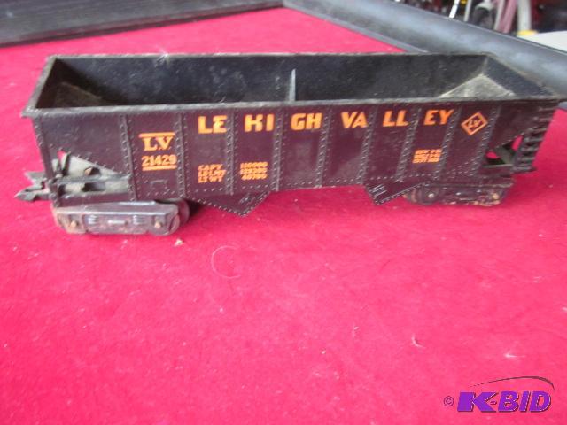 lot 33 image: Marx #21429 Lehigh Hopper with yellow letteri...