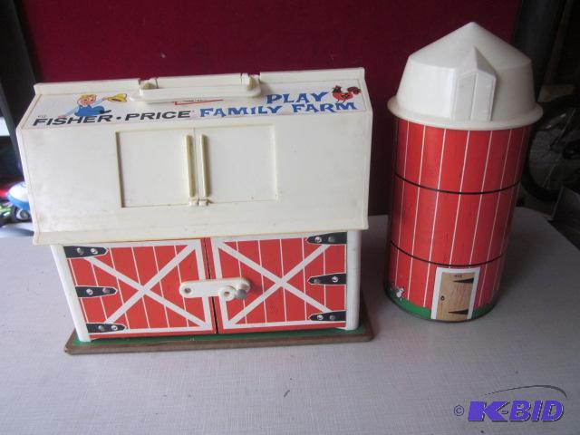 lot 36 image: Vintage 1967 and 1968 Fisher Price Bar and Si...