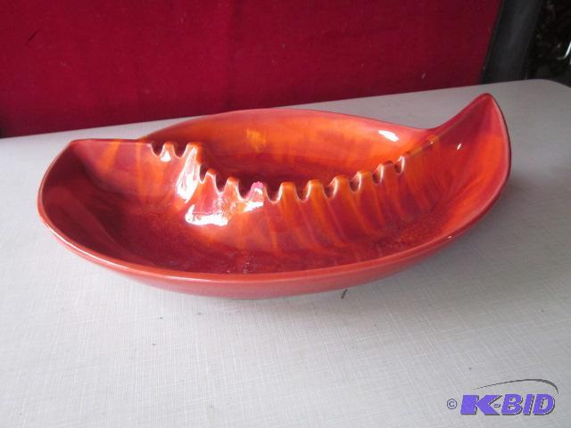 lot 38 image: Vintage Mid Century ash tray, with small chip...