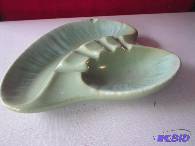lot 43 image: Mid Century ash tray, small chip....