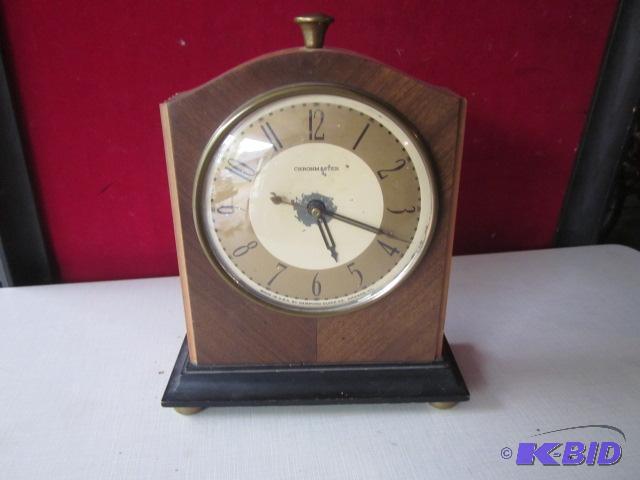 lot 51 image: Hammond Clock Company Chronmaster wood mantel...