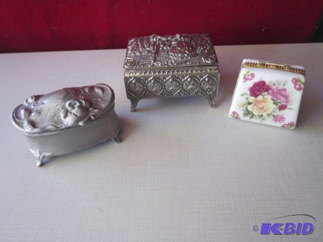 lot 61 image: Lot of (3) jewelrytrinket boxes. ...