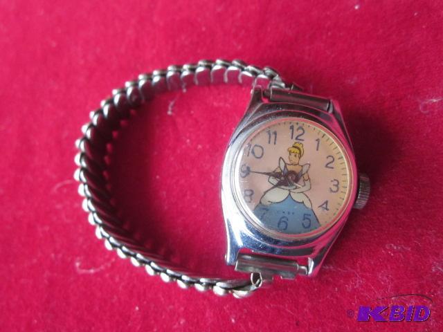 lot 7 image: Vintage Cinderella watch....
