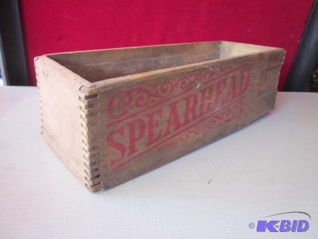 lot 74 image: Vintage Spearhead wooden tobacco box....