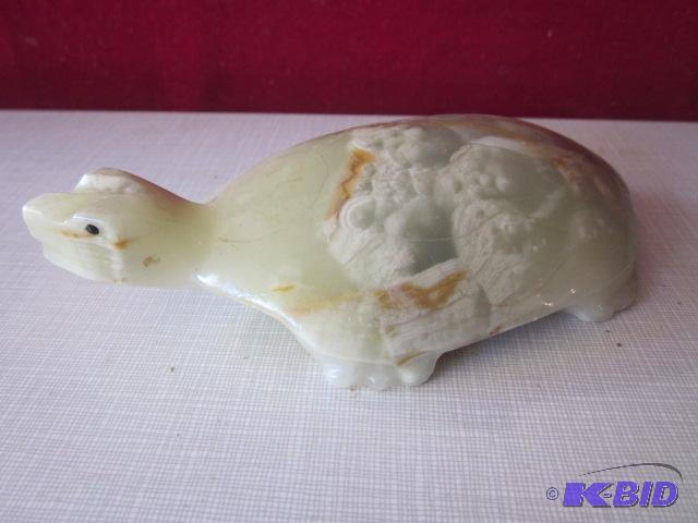 lot 80 image: Hand carved 8 inch Marble Imports turtle.&nbs...