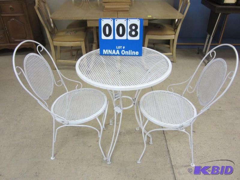 lot 00008 image: Vintage Metal Ice Cream Table & Chairs