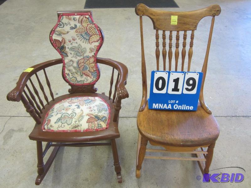 lot 00019 image: 2 Vintage Rocking Chairs