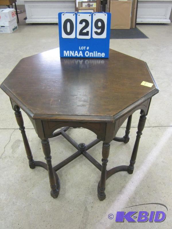 lot 00029 image: Unique Antique Octogon Table