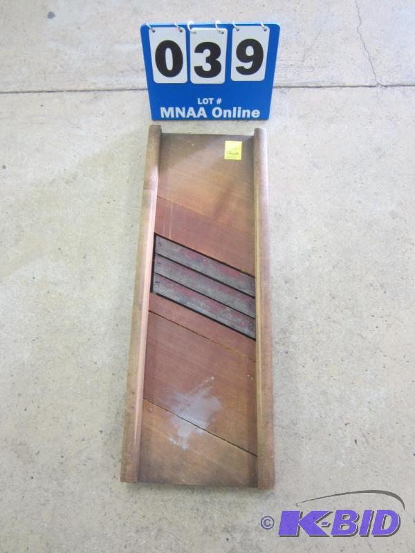 lot 00039 image: Vintage 3 Blade Cabbage Kraut Cutter
