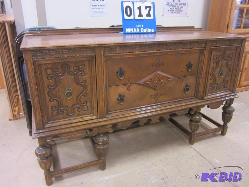 lot 17 image: Beautiful Vintage Ornate Buffet