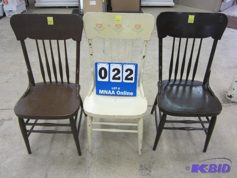 lot 22 image: 3 Vintage Dining Table Chairs